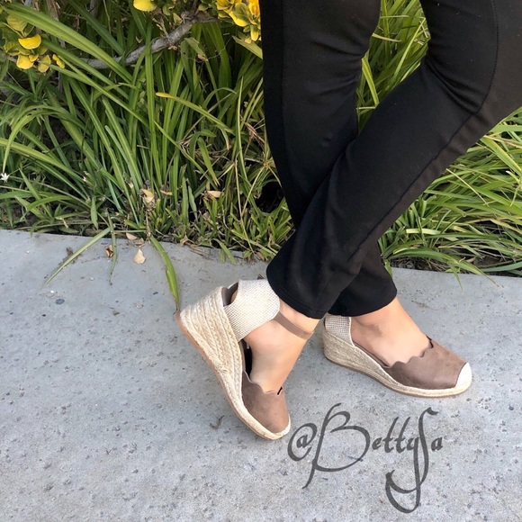 closed toe espadrille sandals - Picture 3 of 7